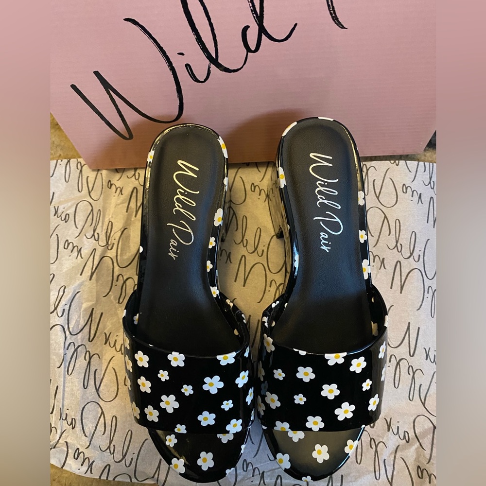 New Wild Pair Melborne Black Daisy Platform Slip-in Sandals - Picture 1 of 4